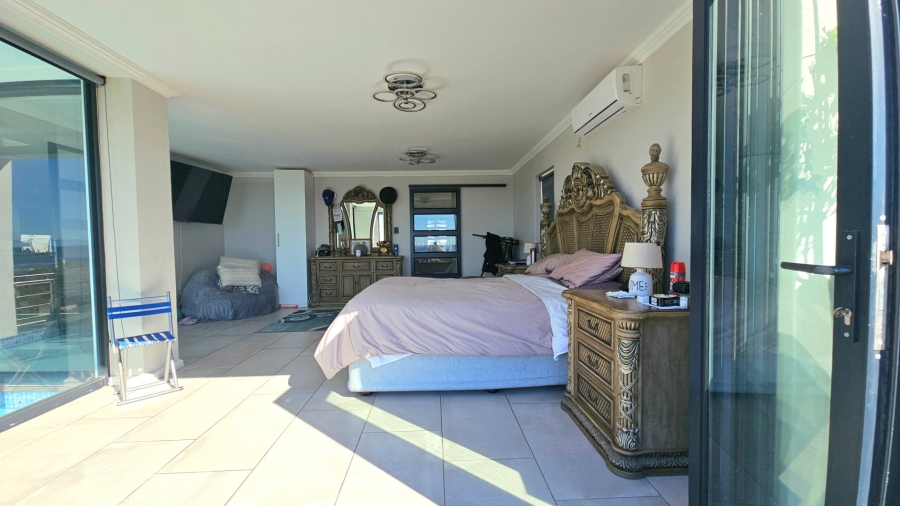 5 Bedroom Property for Sale in Sandy Point Beach Estate Western Cape